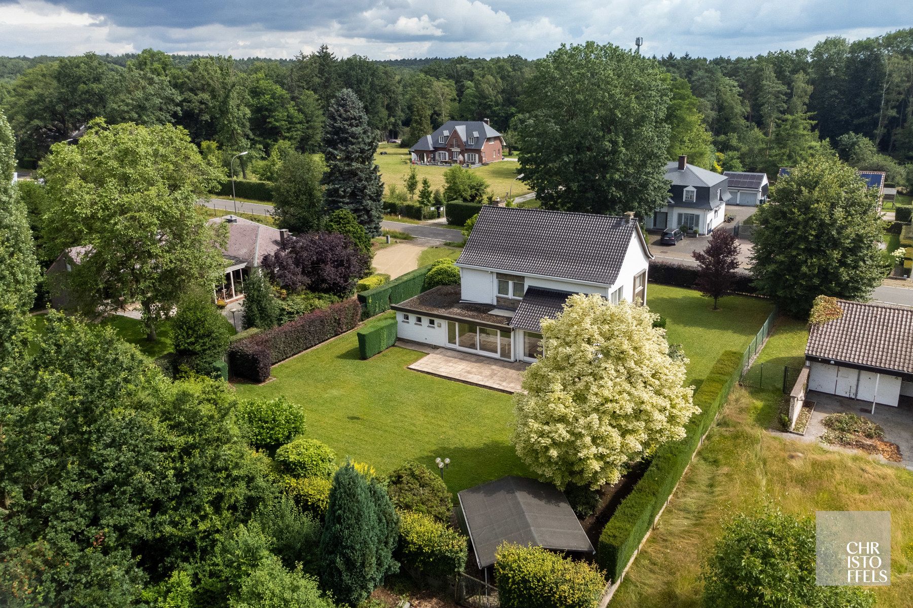 Te renoveren statige villa op een uitzonderlijk zuidgericht bouwperceel van (30x50)!  foto 2