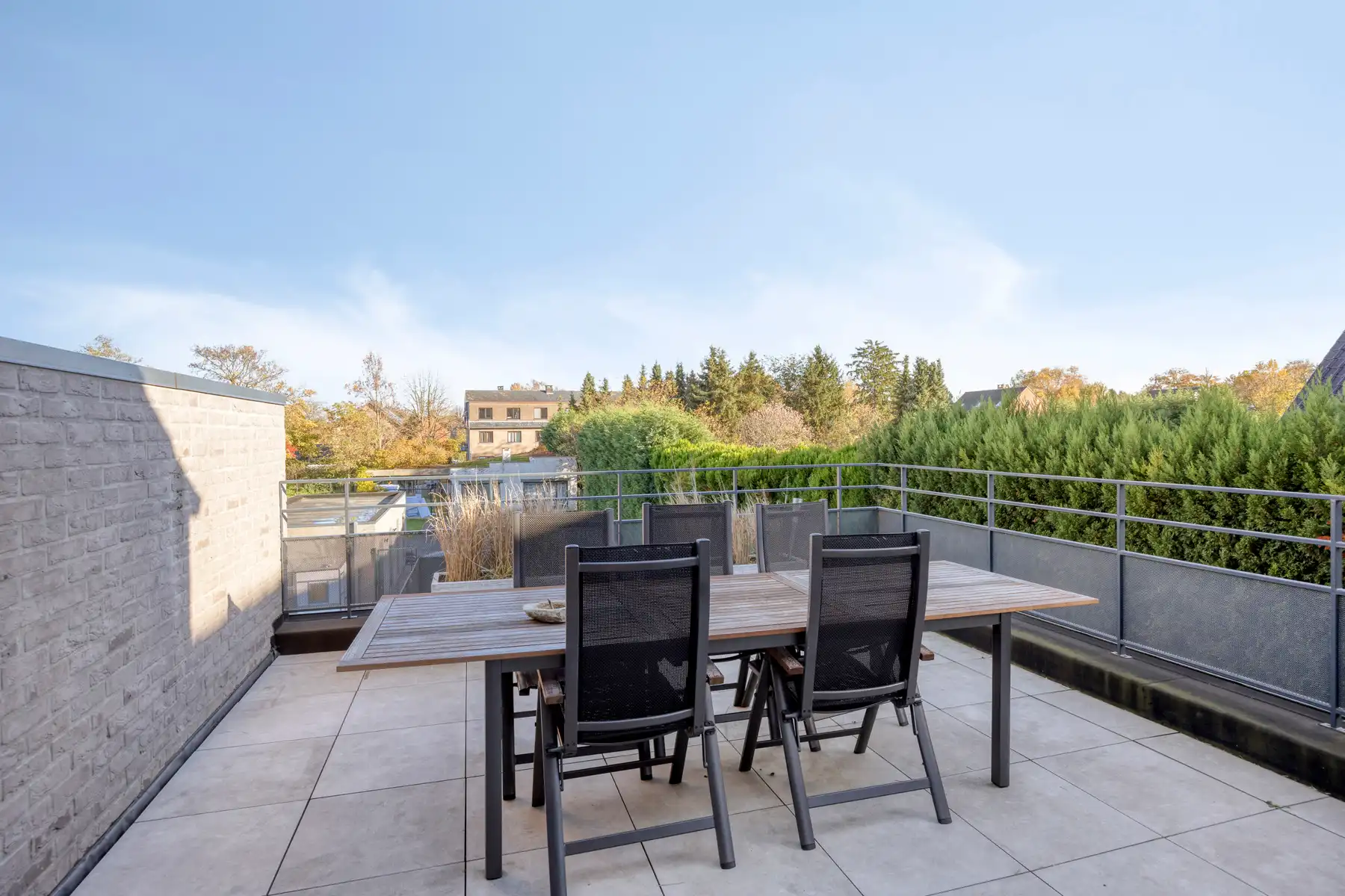 PRACHTIG AFGEWERKT EN ENERGIEZUINIG DUPLEX-APPARTEMENT (123 M2 WOONOPPERVLAKTE) (BRON: EPB) MET 2 SLAAPKAMERS, RUIM &nbsp;EN ZONOVERGOTEN TERRAS, EN AUTOSTANDPLAATS EN TUINBERGING TE NEERHAREN!&nbsp; foto 14