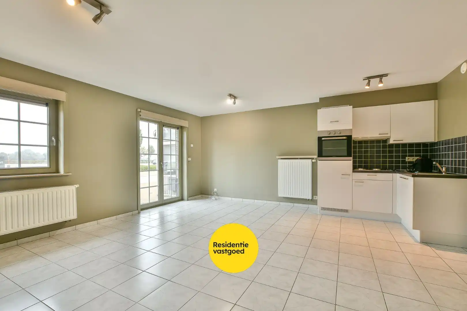 Modern gelijkvloers appartement met 2 slaapkamers– op slechts 500m van strand en zee! foto 8