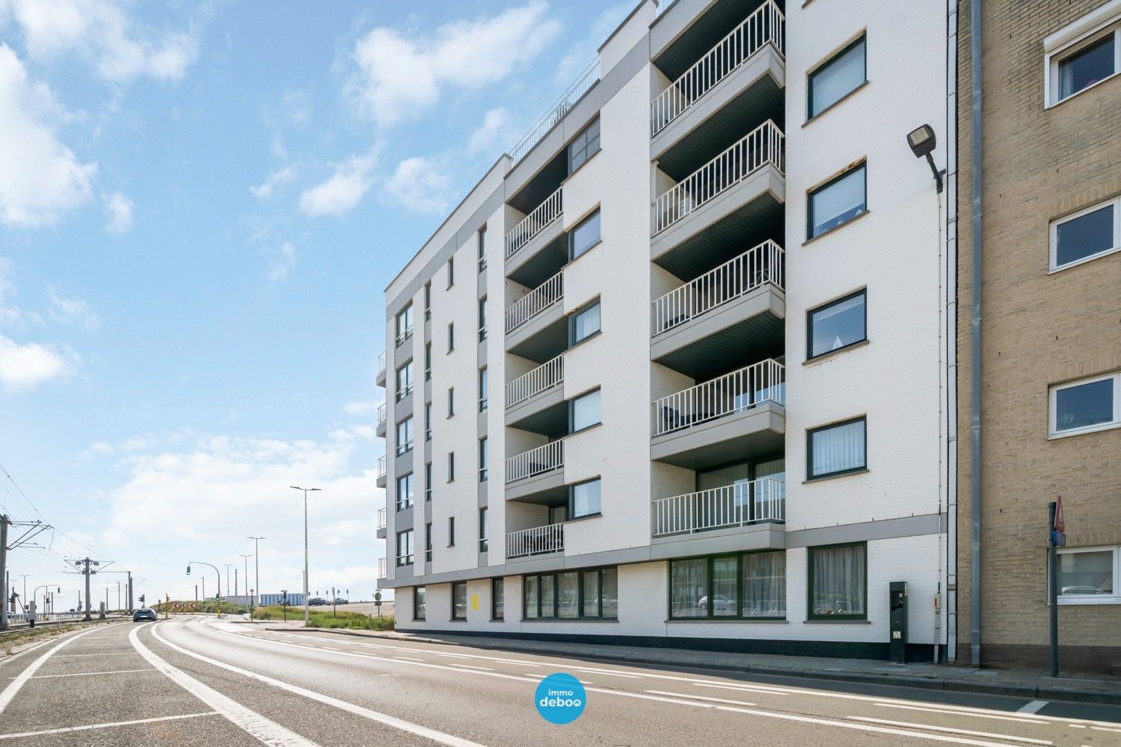Instapklaar appartement met zonneterras en zijdelings zeezicht foto {{pictureIndex}}