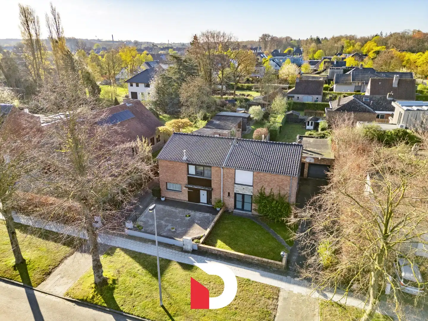 Veelzijdige halfopen woning + atelier op een ruim perceel in een residentiële buurt.  foto 16