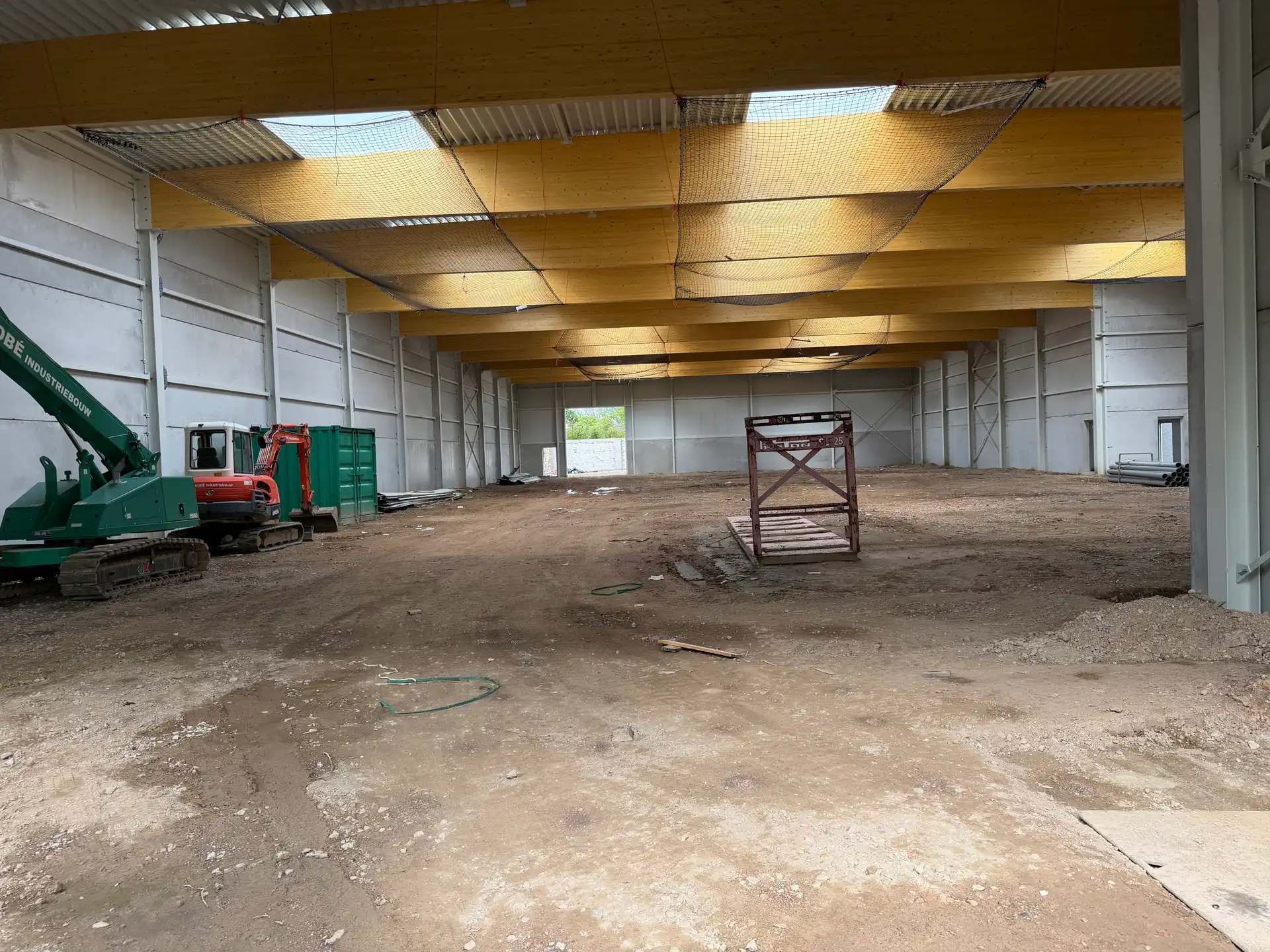 Wommelgem: magazijn 720m² met kantoren 225m² foto 2