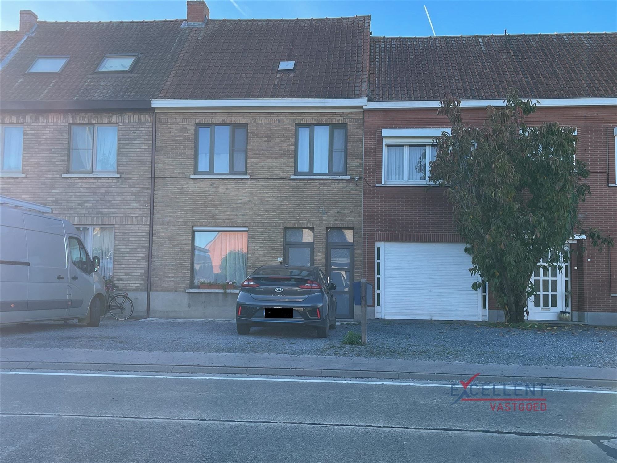 Ruime 3 slaapkamerwoning te Deinze foto 2