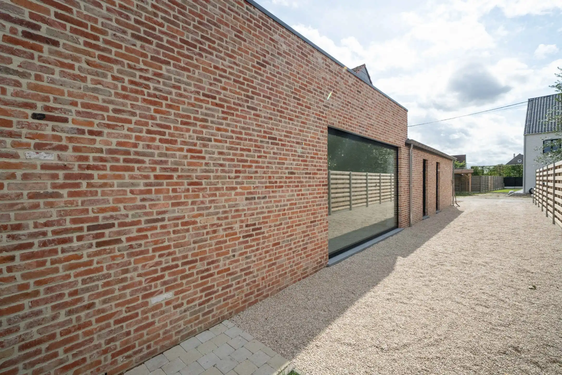 Hoogwaardig afgewerkte vernieuwbouwwoning in rustig straatje foto 24