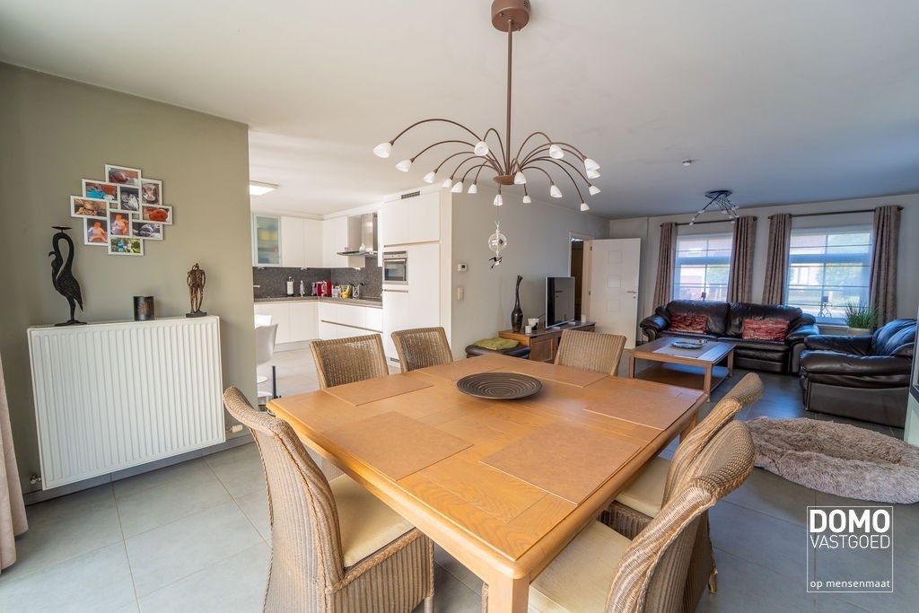 Ruime villa met paardenaccommodatie en wedstrijdstal gelegen te Herk-de-Stad - EPC-label: B - Bewoonbare vloeroppervlakte: 296m² foto 6