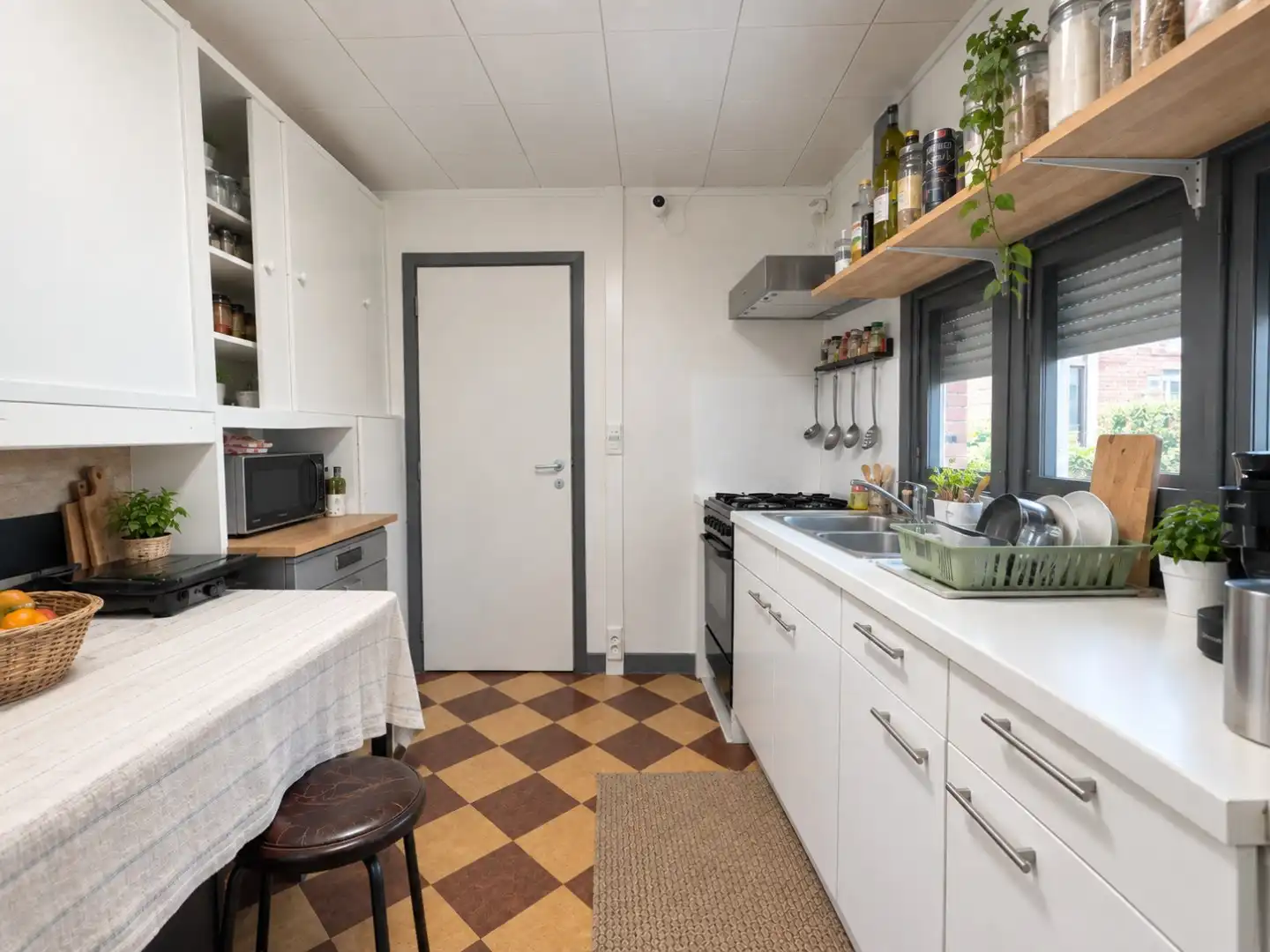 Te renoveren woning te koop in Oostrozebeke met 3 slaapkamers!  foto 3