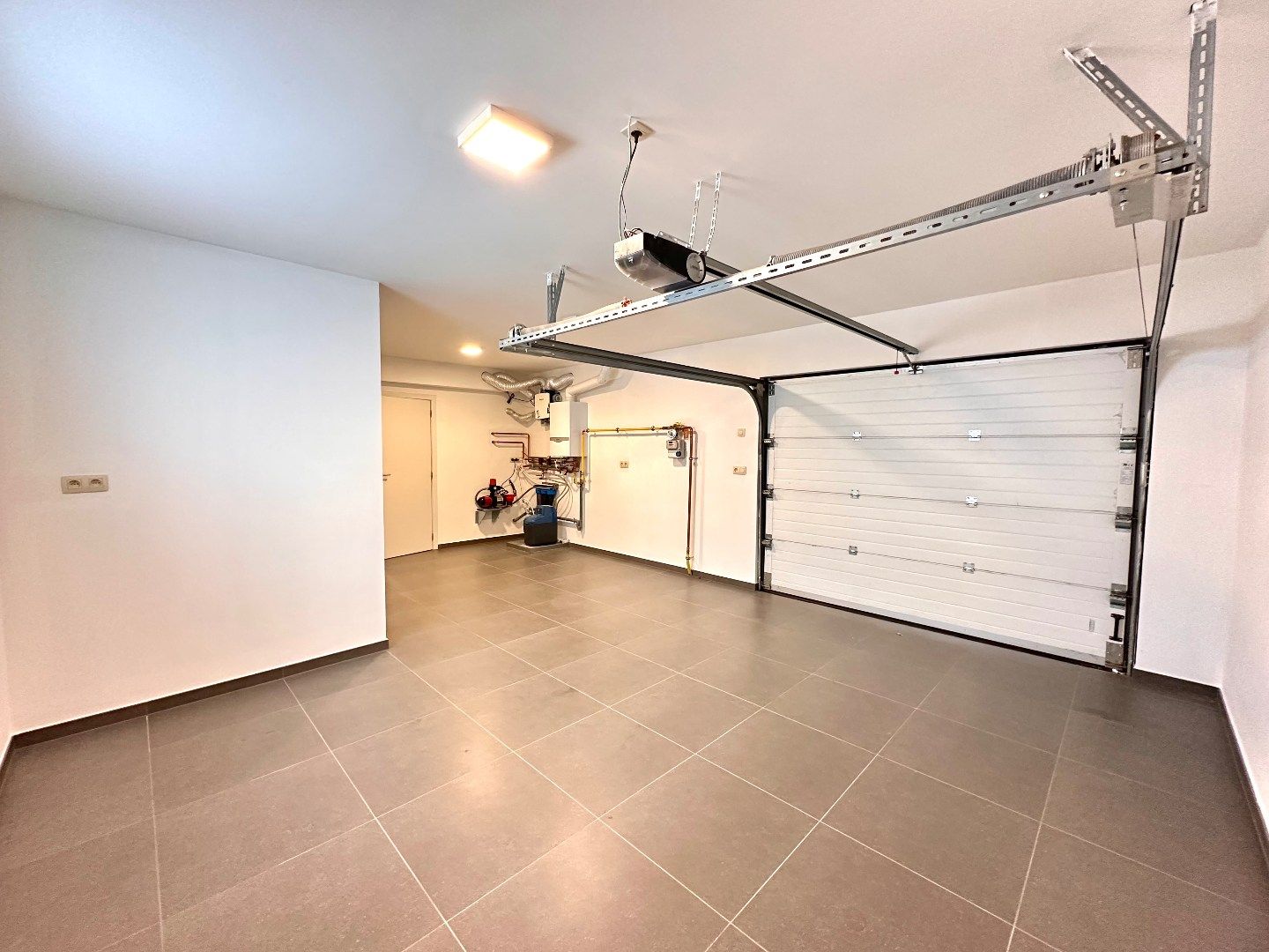 Volledig gerenoveerde halfopen bebouwing met ruime tuin te Sluizen (Tongeren) foto 22