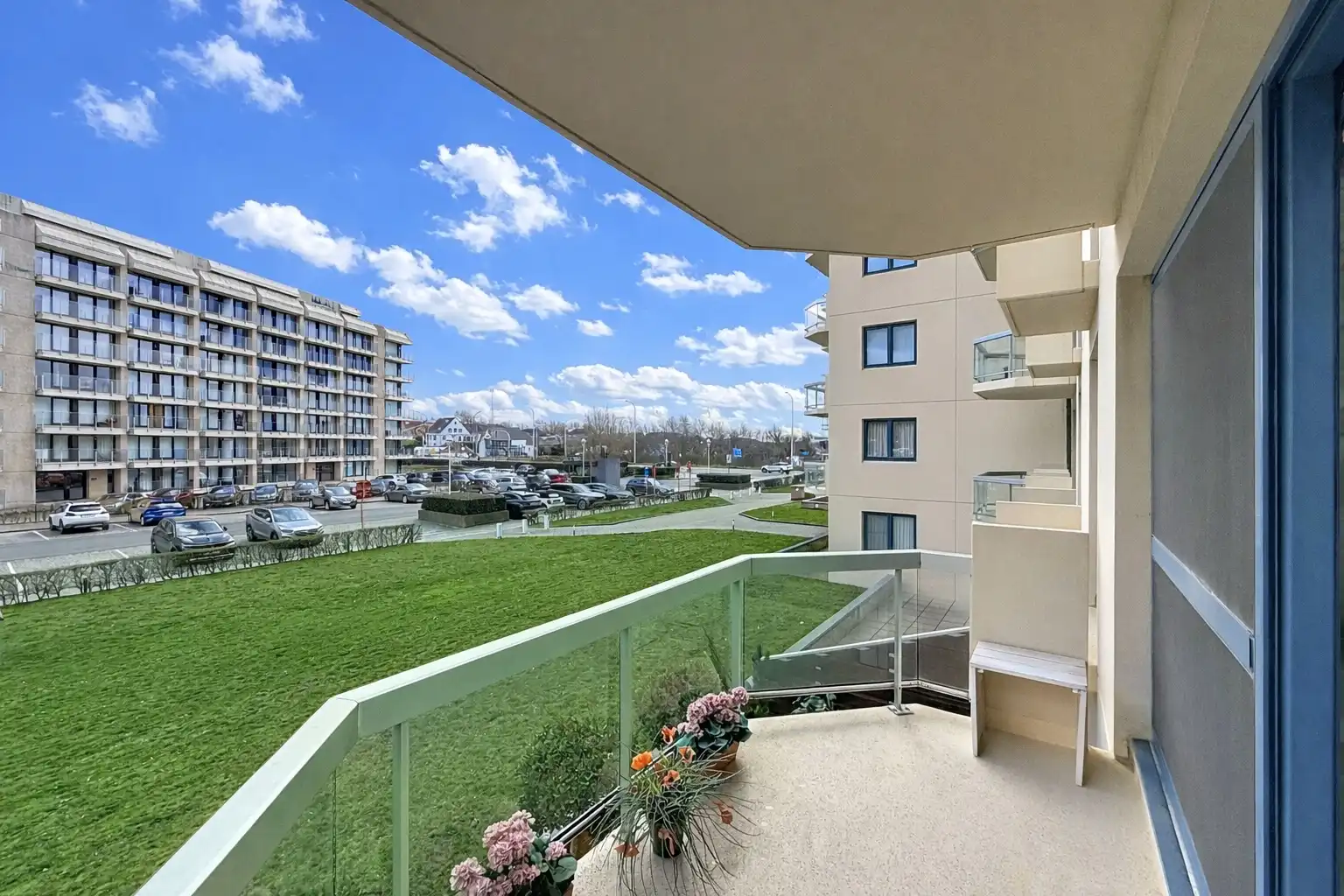 Appartement met zuidgericht terras nabij het strand te Nieuwpoort foto {{pictureIndex}}