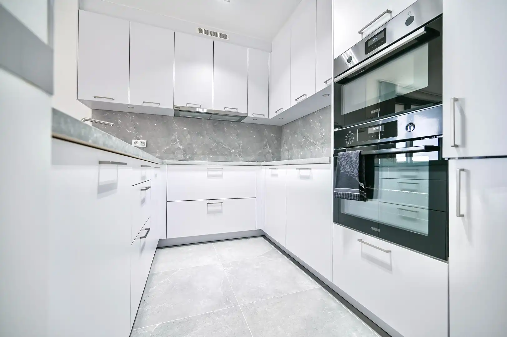 Instapklaar en volledig bemeubeld dakappartement te koop in hartje Bornem foto 6