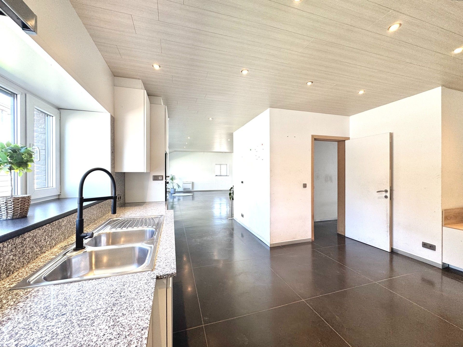 VRIJSTAANDE ENERGIEZUINIGE WONING MET GROTE GARAGE - 836 M² foto 18
