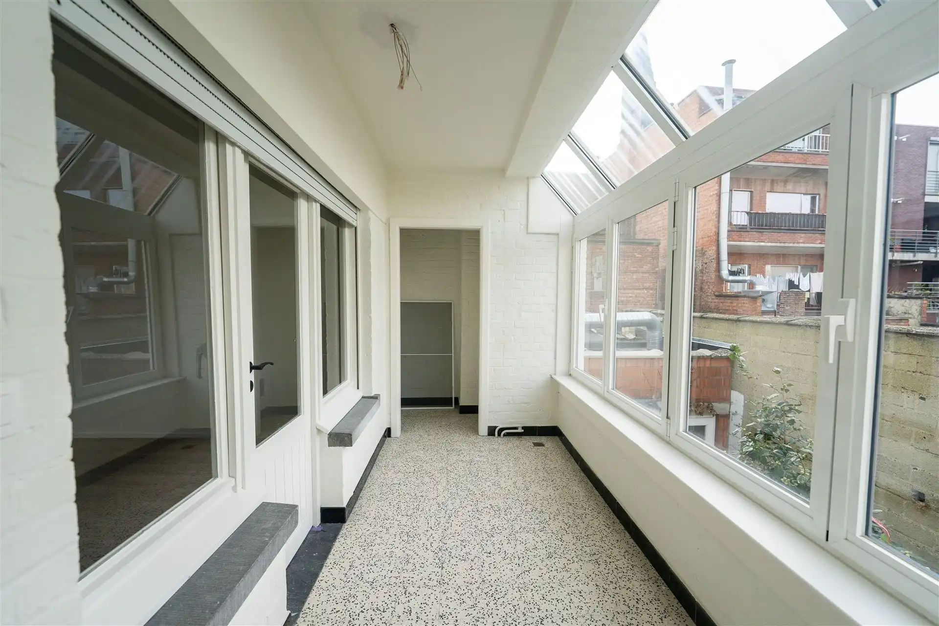 VOLLEDIGE GERENOVEERD 2-SLPK-APPARTEMENT GELEGEN OP DE 1ste VERDIEPING foto 11