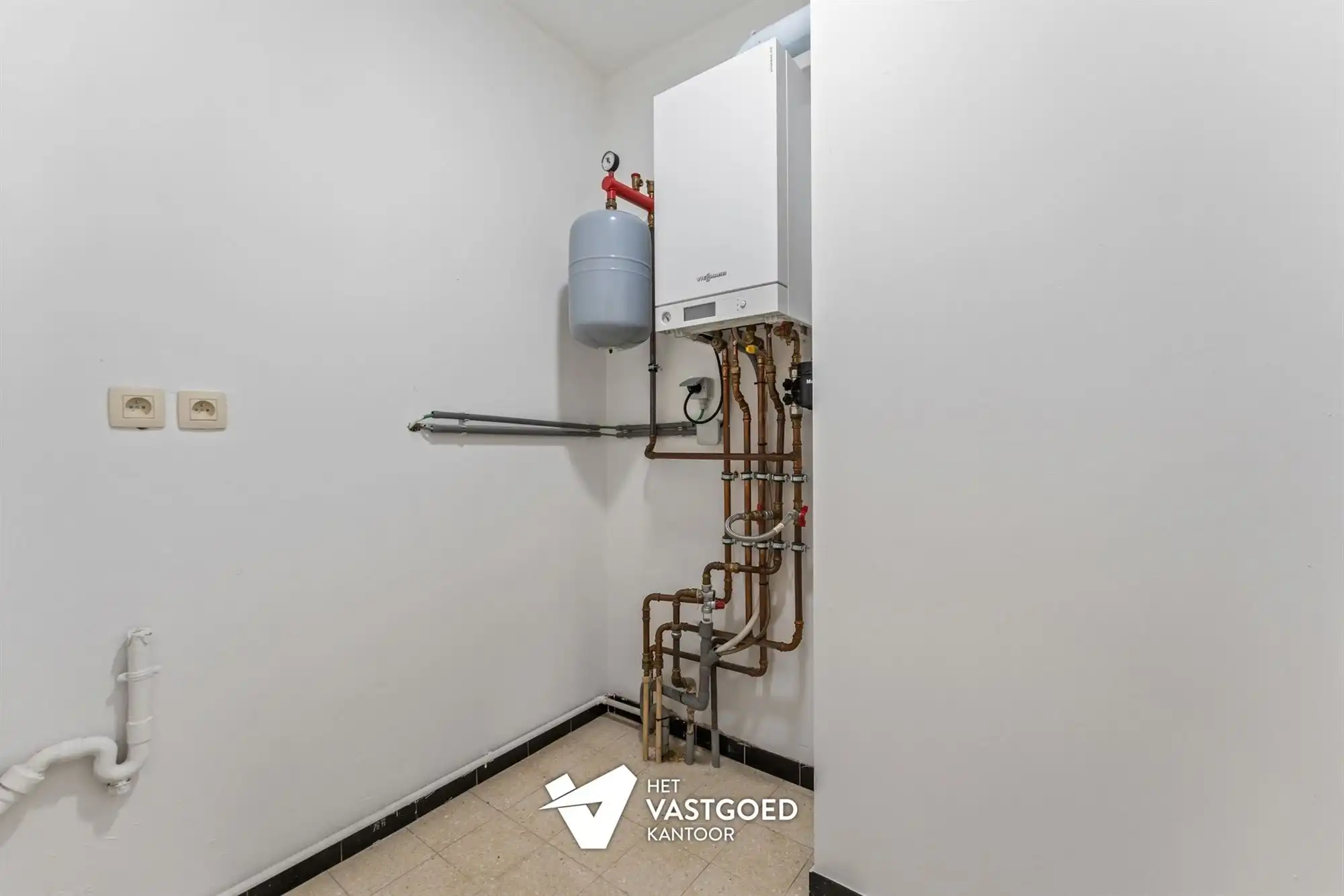 VOLLEDIG GERENOVEERD APPARTEMENT (65M²) MET 1 SLAAPKAMER, AUTOSTAANPLAATS EN GARAGEBOX TE HEUSDEN-ZOLDER foto 14