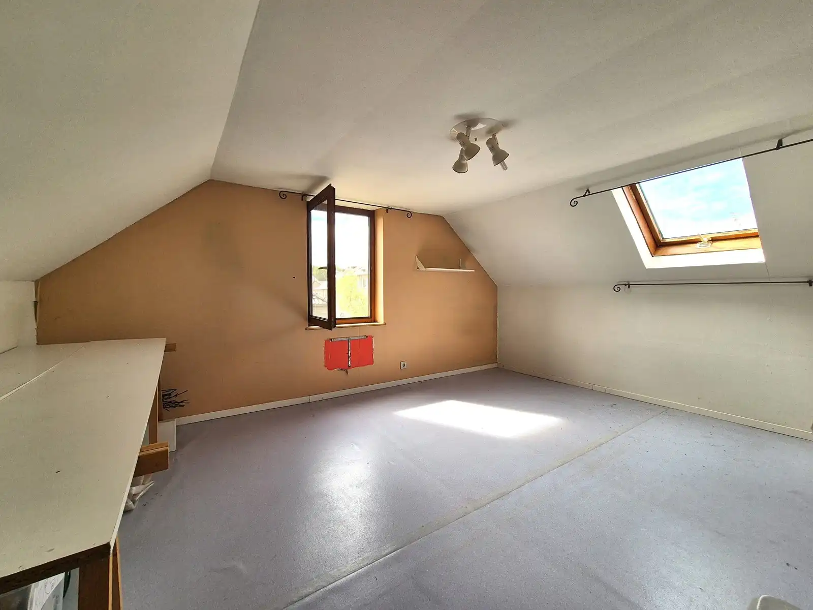 Toffe halfopen woning met prachtige tuin in de dorpskern foto 23