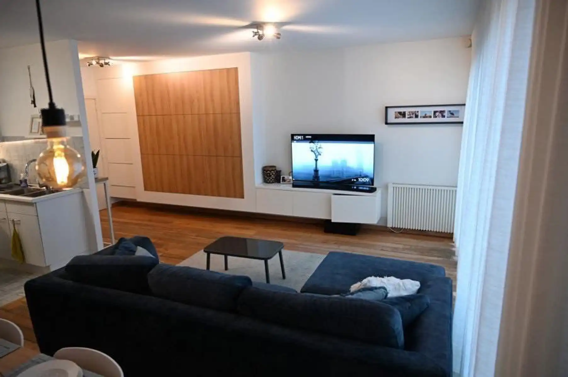 2 slaapkamer gemeubeld appartement met terras foto 3