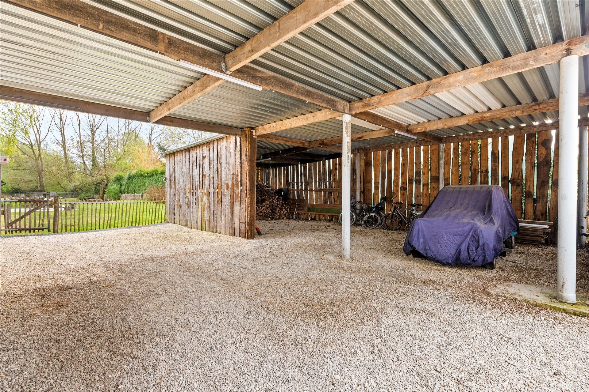 Indrukwekkende woning op een ruim perceel van 2208 m². foto 26