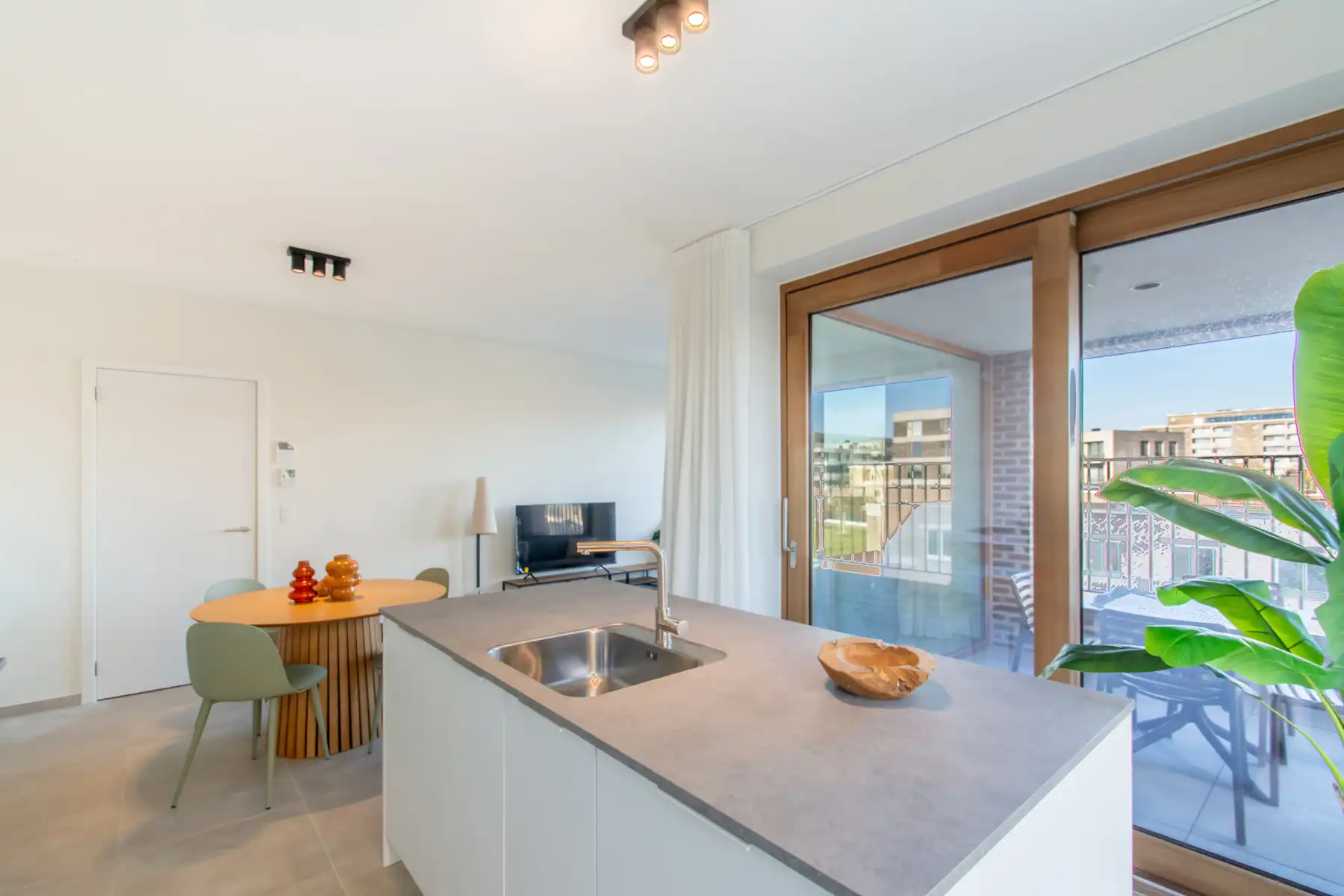 Rustig en comfortabel gemeubeld 1slpk appt. met mooi terras  foto 3