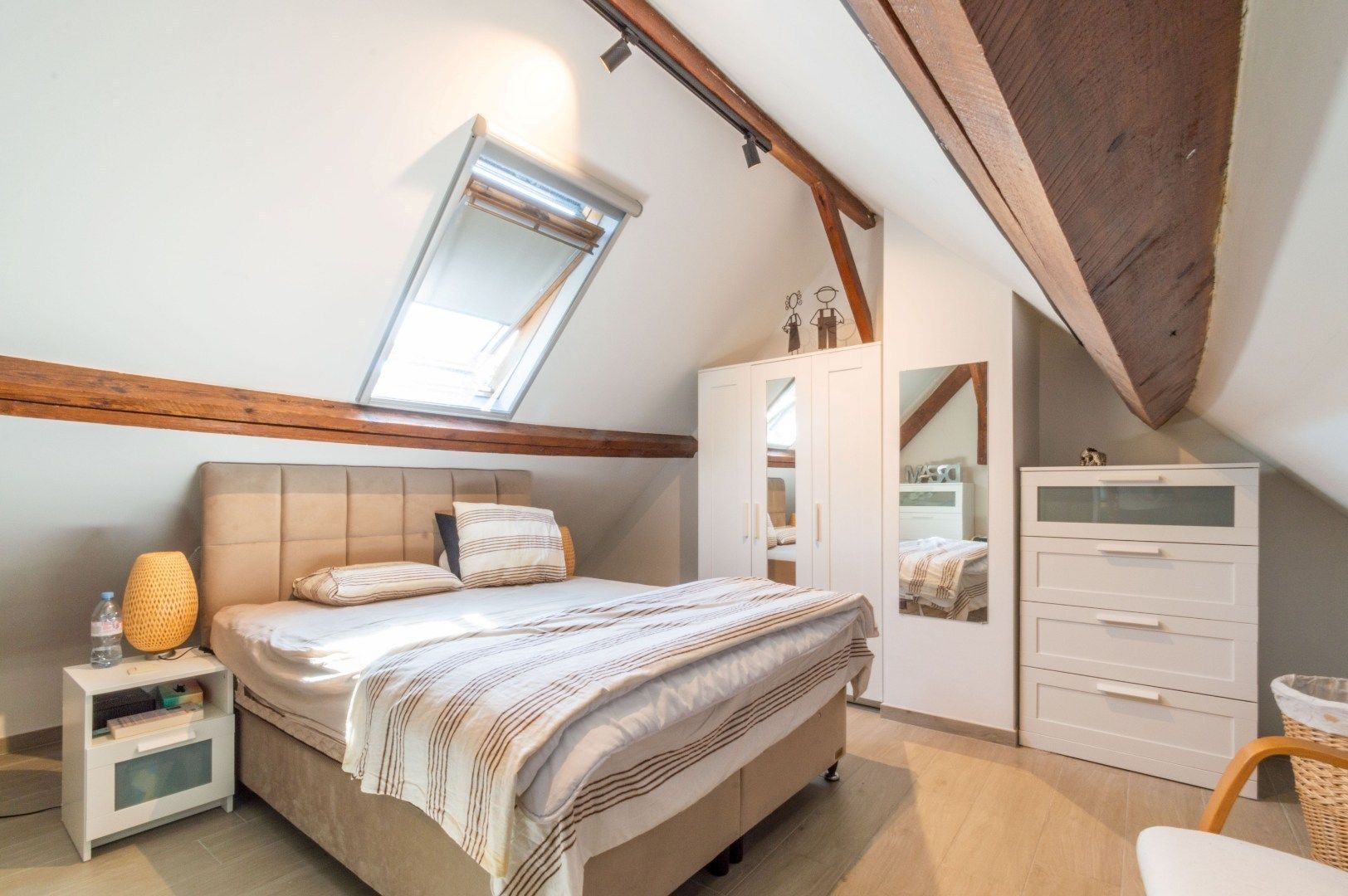 INSTAPKLAAR APP MET 1 SLP + BUREAU & GARAGEBOX ! foto 13