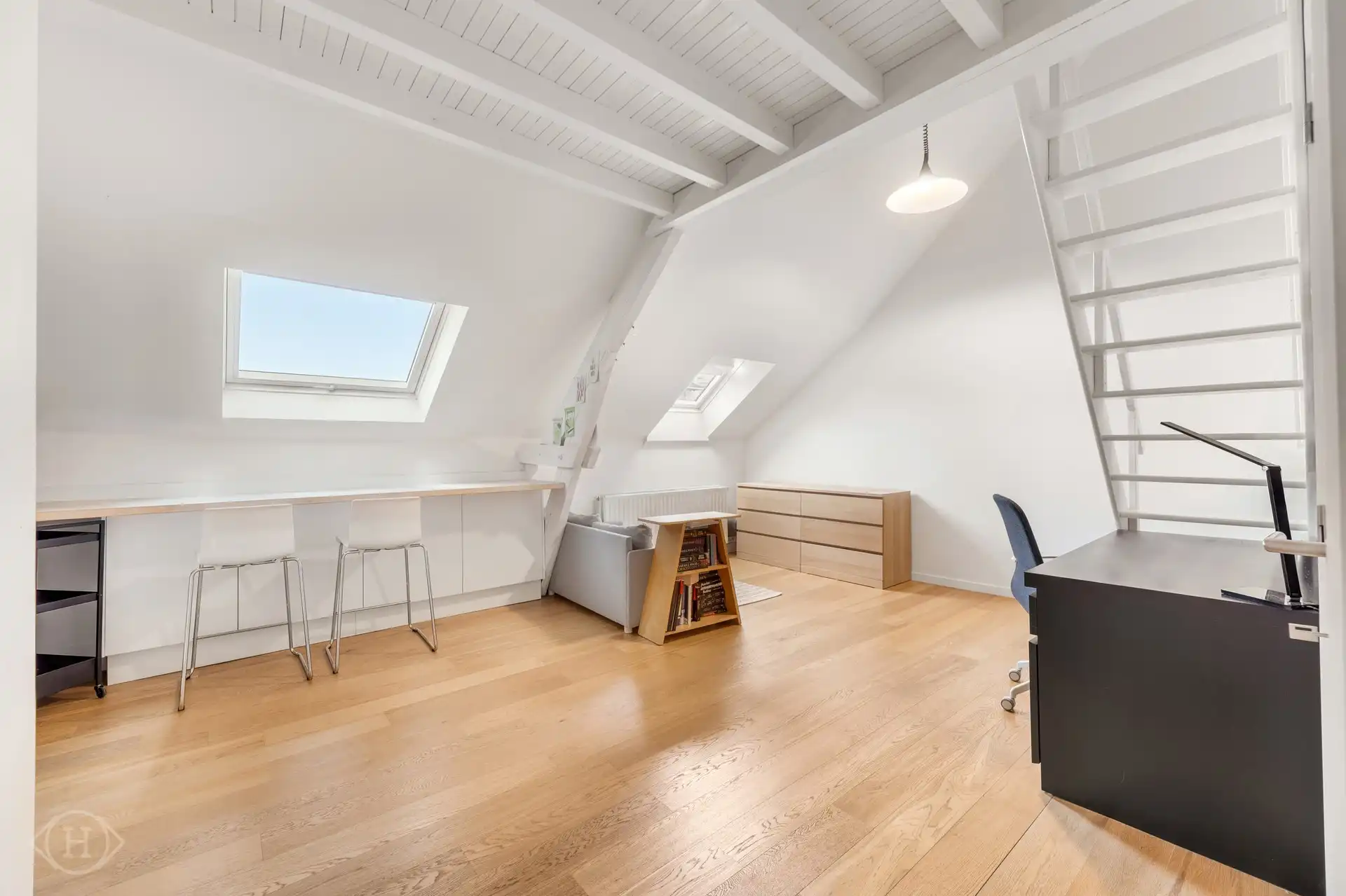 Karaktervol studentenhuis met 9 verhuurde entiteiten foto 12