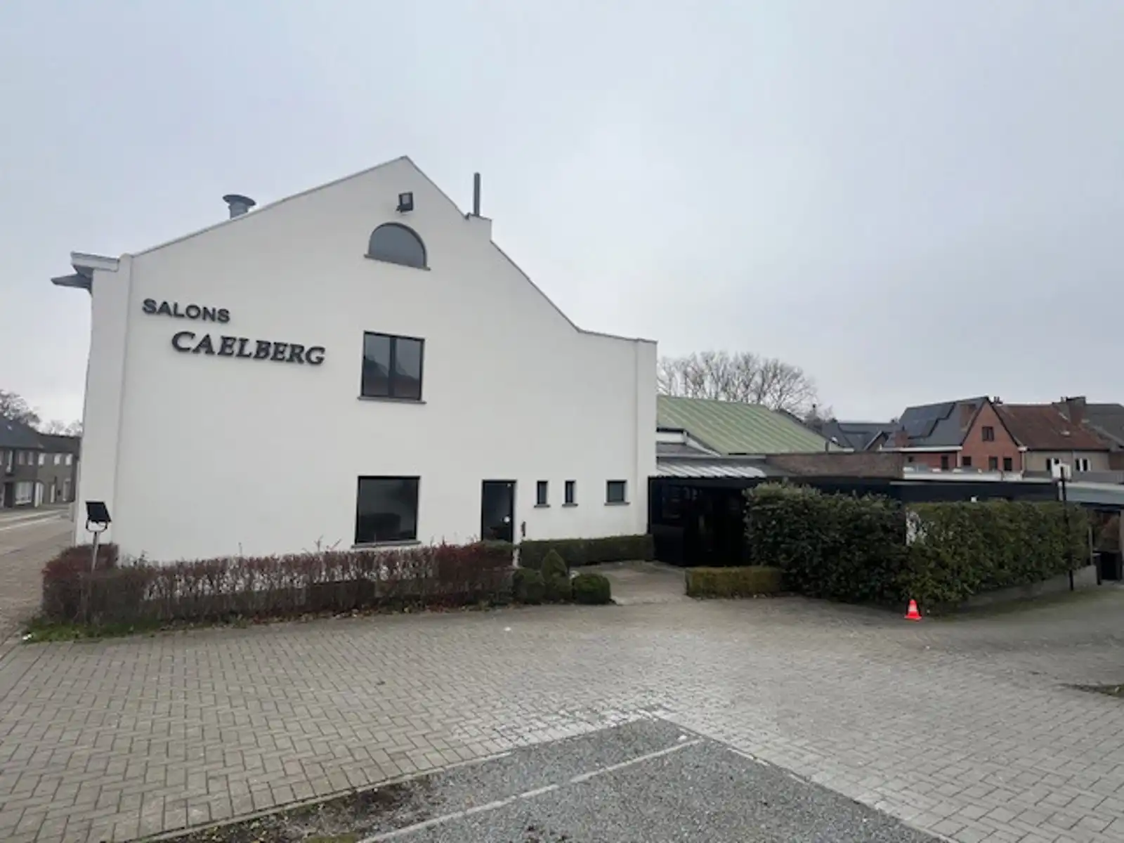 Projectgrond (vroegere feestzaal met woonst en parking) foto 3