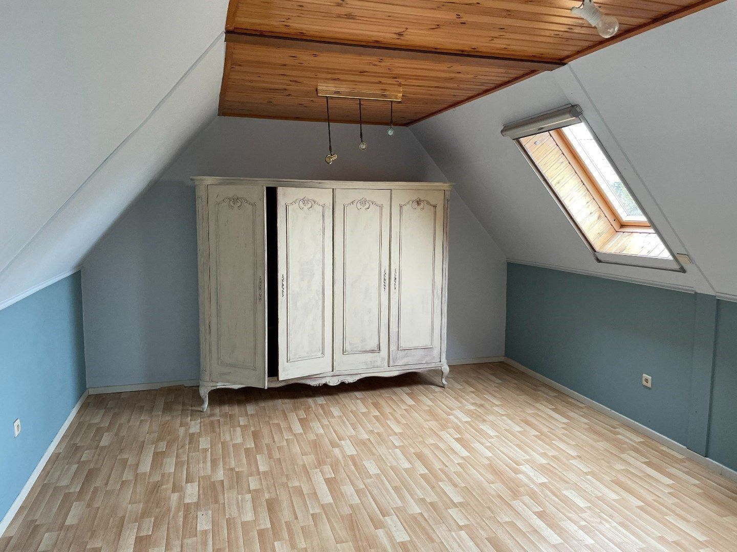Laagbouwvilla met ruim bijgebouw (garage met studio) foto 18