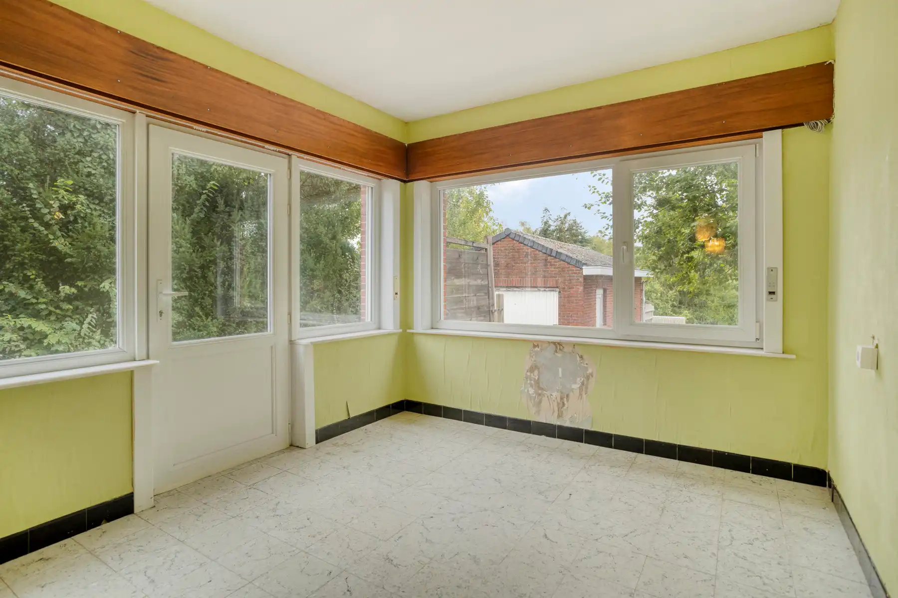 Leuke woning met veel potentieel en grote tuin foto 12