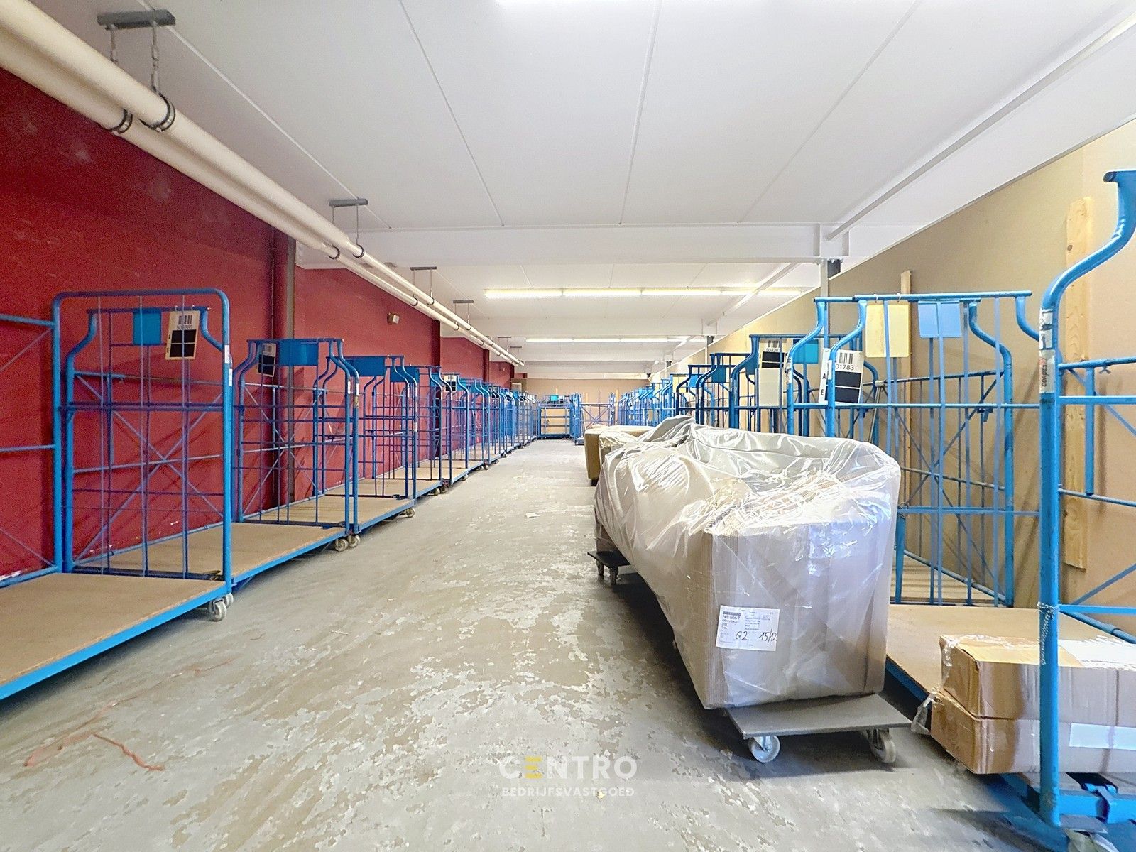 instapklare BAANWINKEL/HANDELSPAND met ruime, private parkeergelegenheid voor de deur. Grondopp.: 3.961m² foto 13