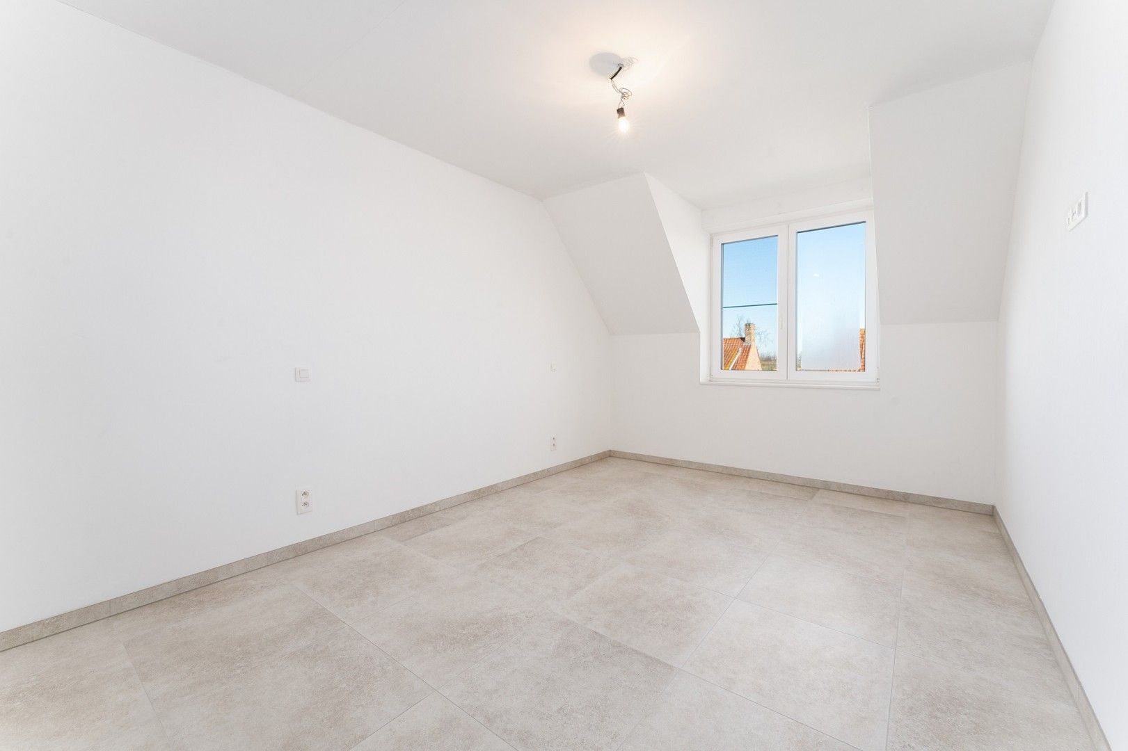 Ruim recent nieuwbouwappartement met terras aan de stadsrand - mog. tot huren van garagebox foto 7