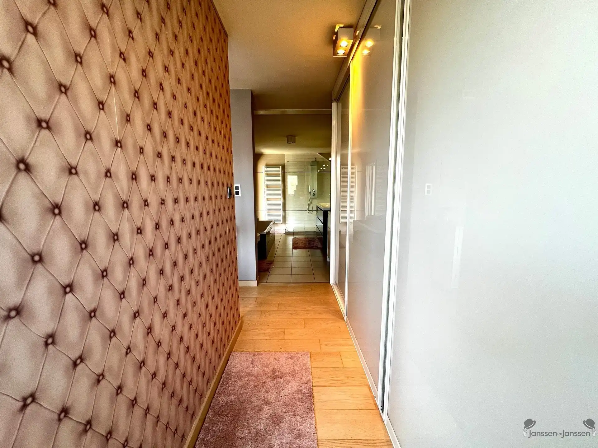 Topwoning voorzien van alle comfort  foto 17