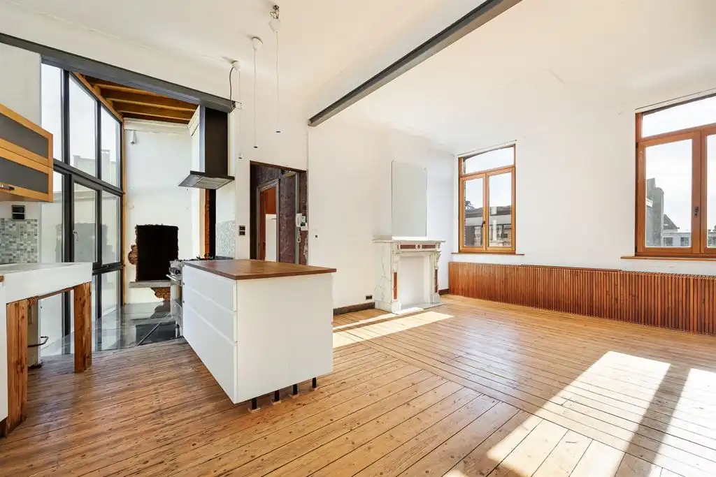 Uitzonderlijke woning met bijzonder magazijn foto 6