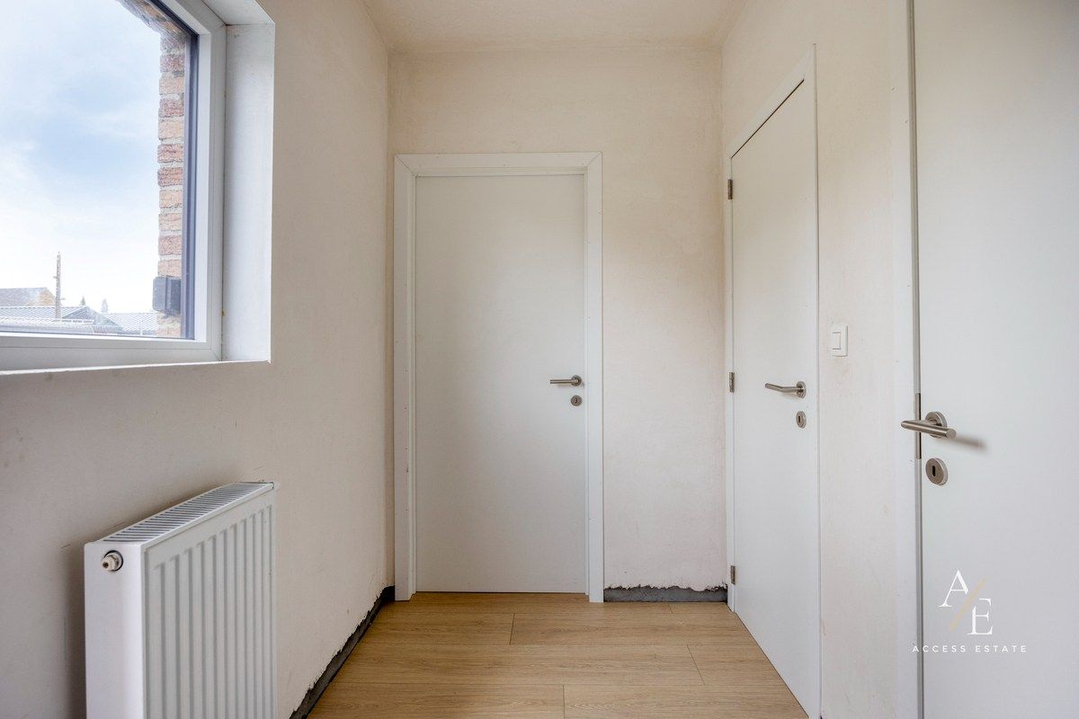 Ruime halfopen woning met potentieel in rustige straat te Melle foto 3