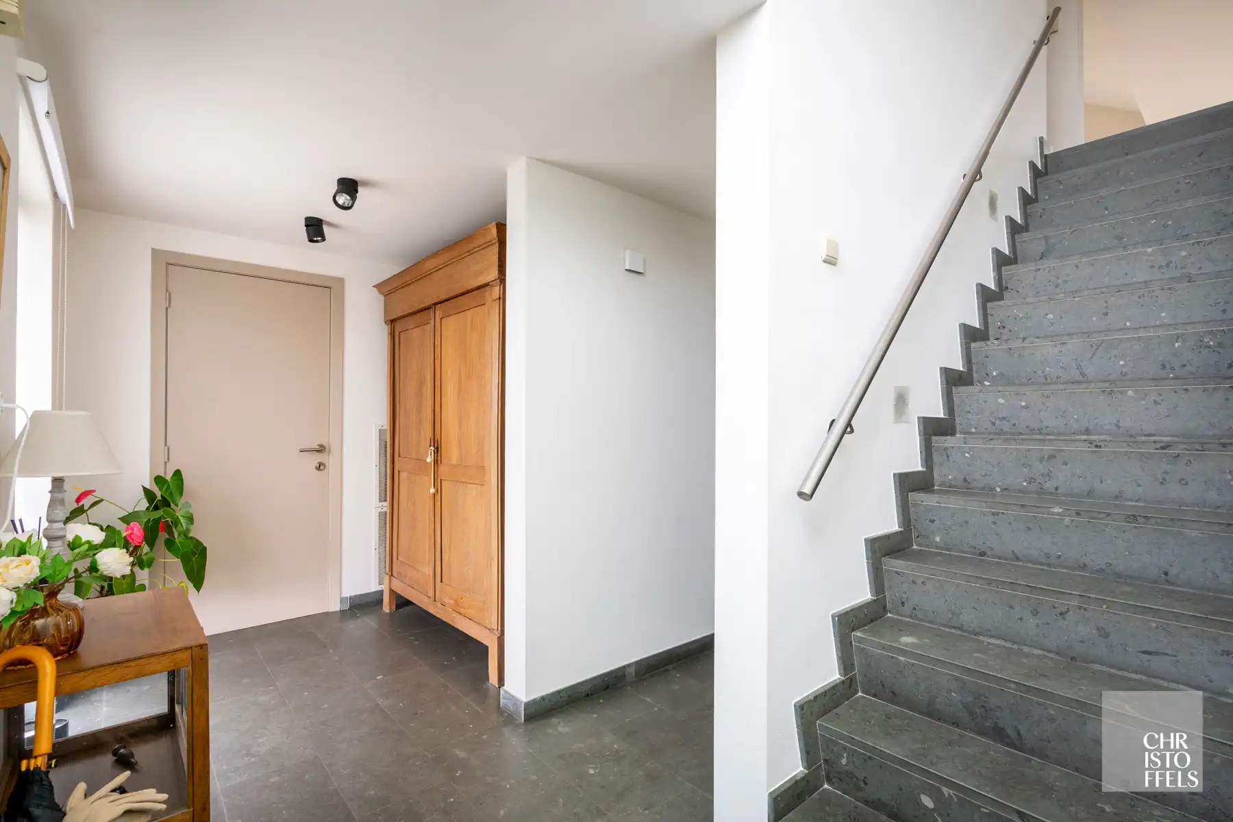 Ruime woning in Bilzen met veel woon- en werkmogelijkheden!  foto 2