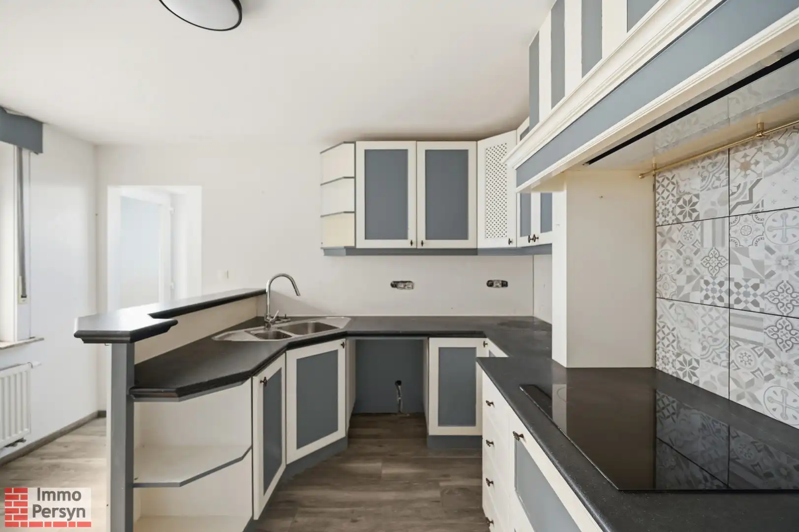 Ruime af te werken woning met nieuw dak, vernieuwde elektriciteit en diepe tuin  (EPC D) foto 4