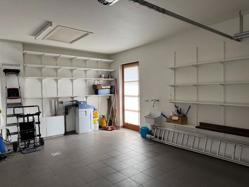 TE HUUR villa in rustige buurt foto 18