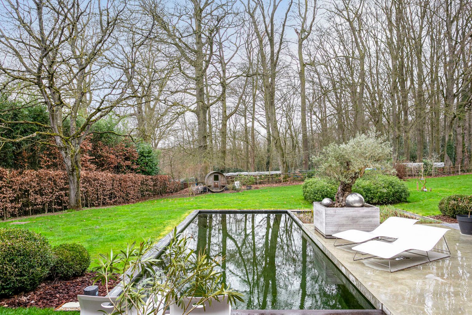 LUXUEUS EN EXCLUSIEF LANDHUIS  MET PARKTUIN.  foto 30