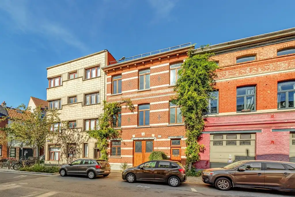 Uitzonderlijke woning met bijzonder magazijn foto 24