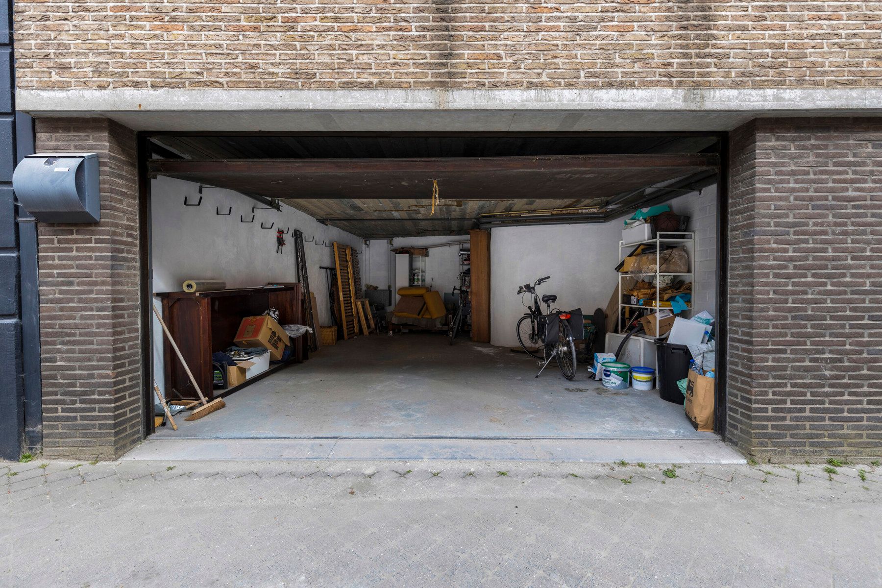 Instapklare stadswoning met grote garage ! foto 18