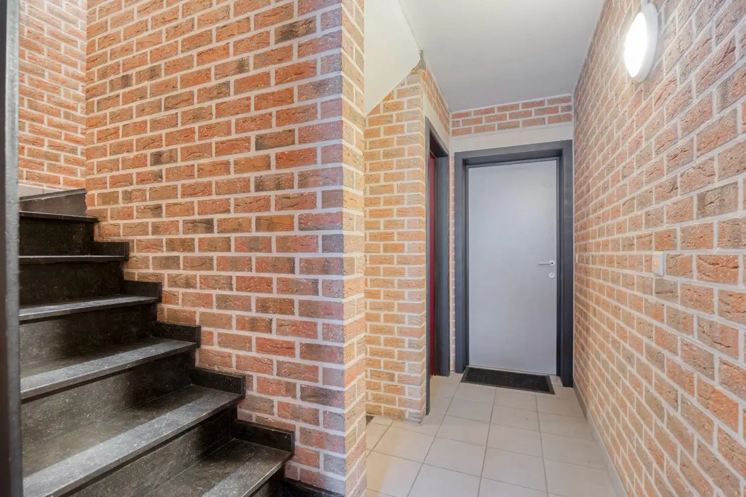 Instapklaar appartement met twee slaapkamers in Maasmechelen foto 21