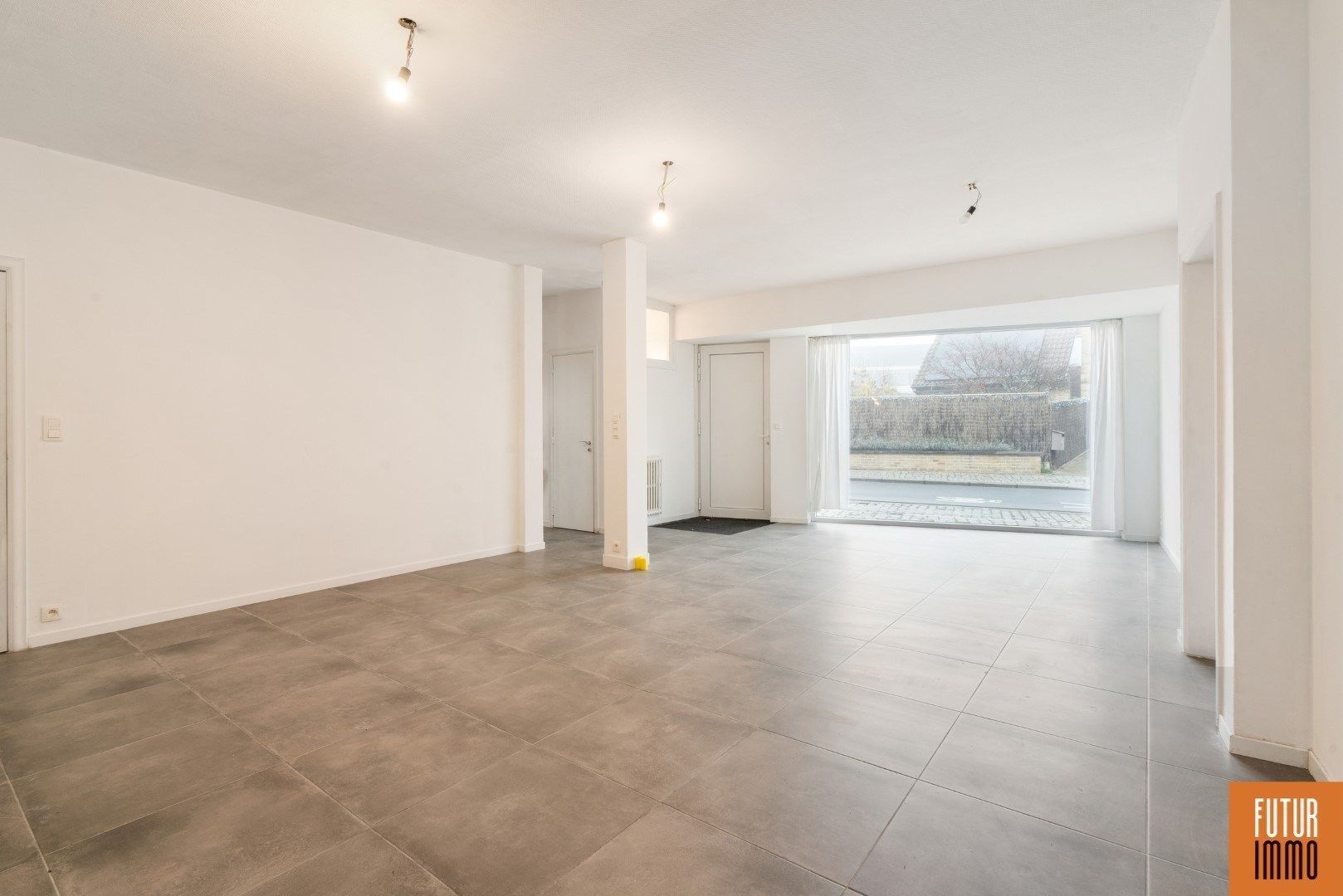 Woning met garage aan Kerkplein foto 2