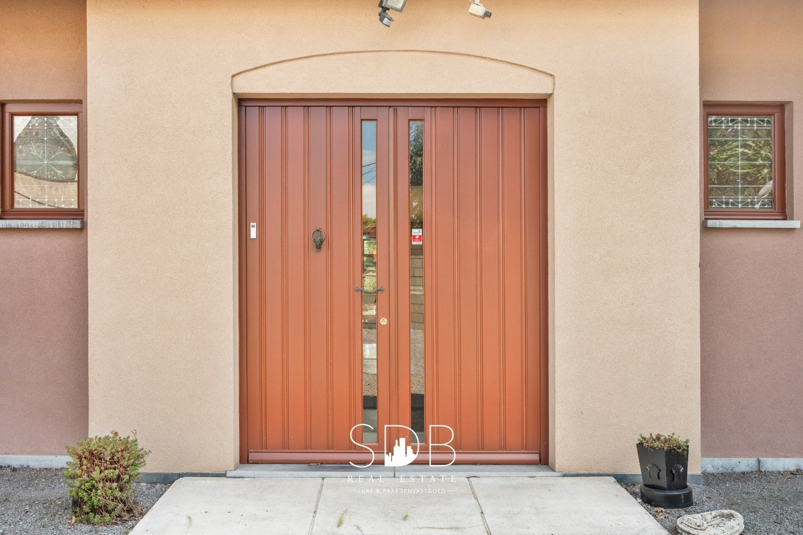 Hedendaagse villa met gezinstuin en graslanden op 7.496m² foto 5