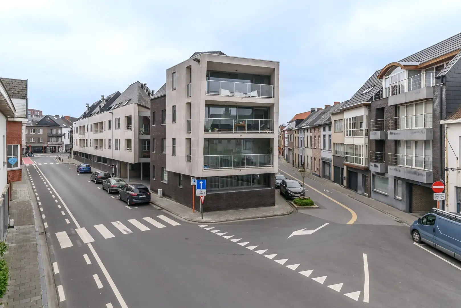 Bemeubeld appartement in hartje van Aalst foto 23