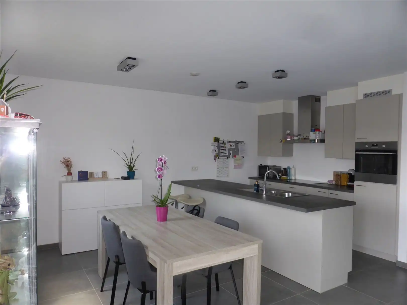 Recent, energiezuinig appartement met staanplaats foto 3