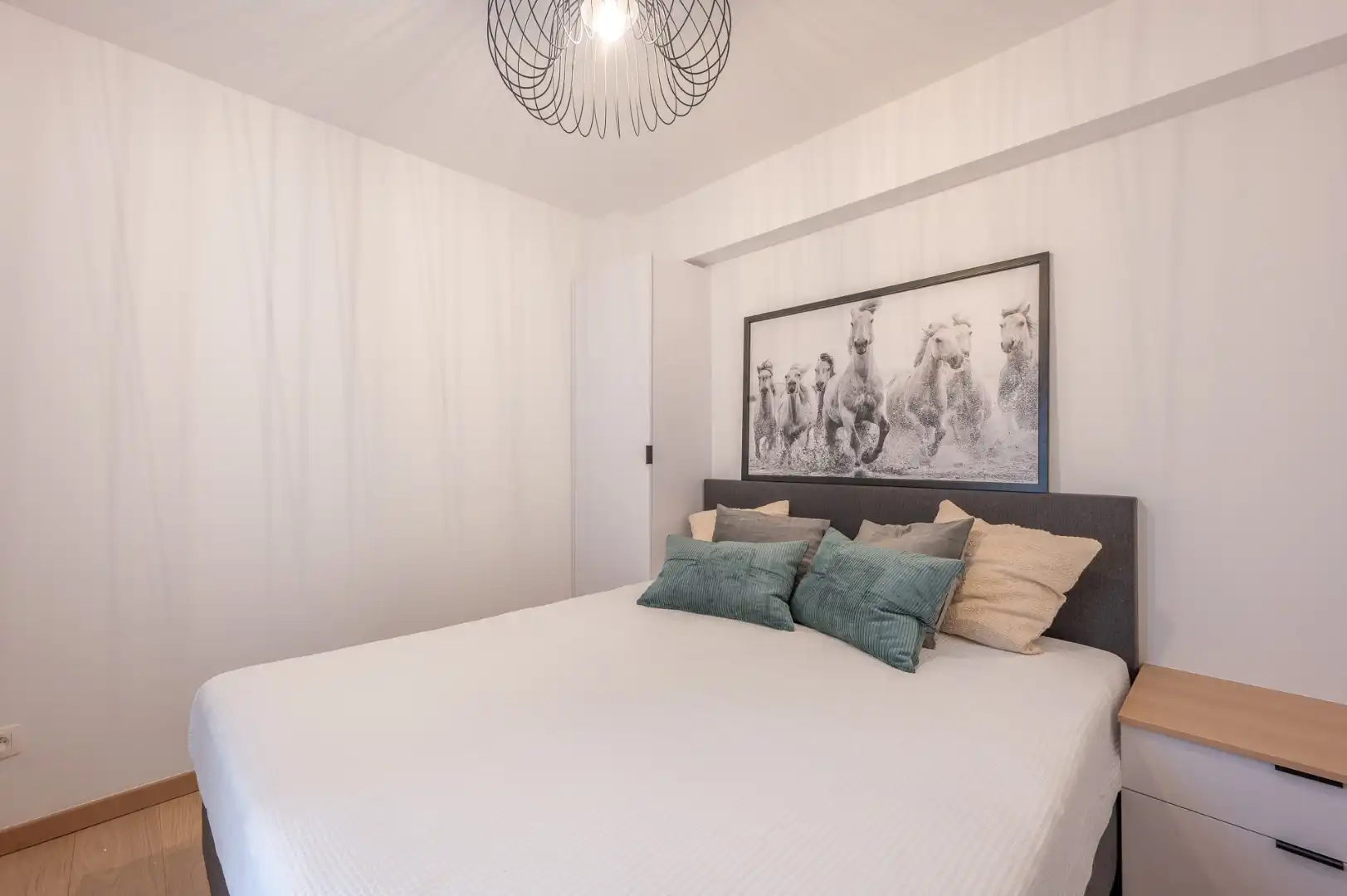 Prachtig afgewerkt appartement met twee slaapkamers en zijdelings zeezicht in Duinbergen.   foto 15