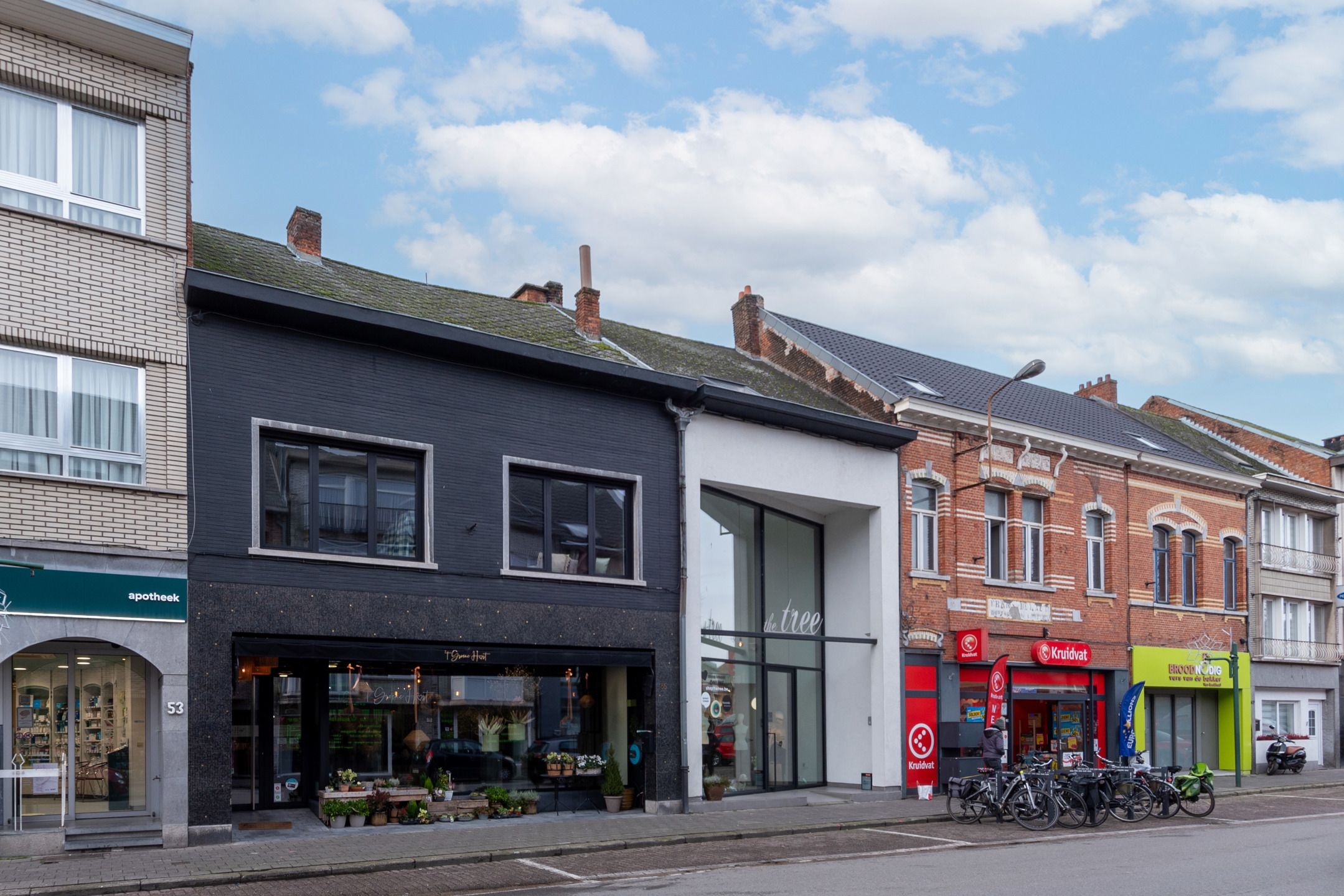 Handelshuis op uiterst gunstige ligging in het Winkelhart! foto 2