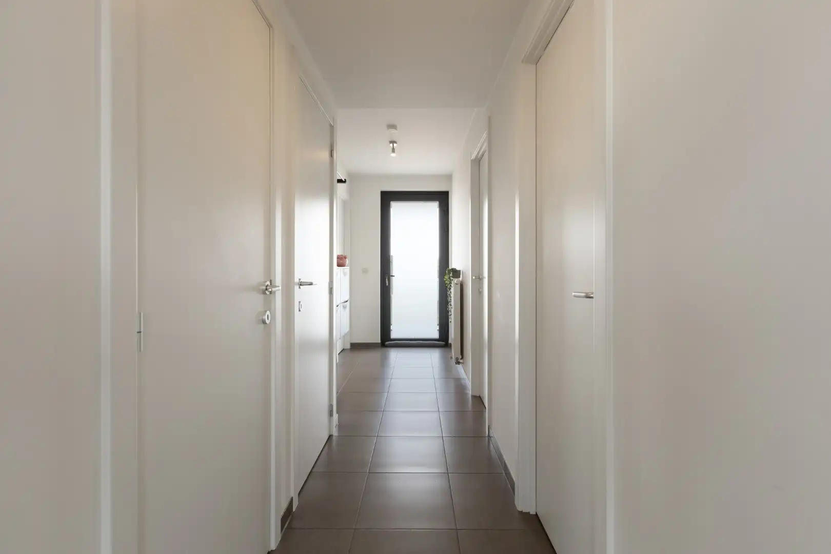 LICHTRIJK APP. VAN 90M² MET 2 SLPK., TERRAS en AUTOSTANDPLAATS OP TOPLOCATIE in BILZEN-HOESELT! foto 10