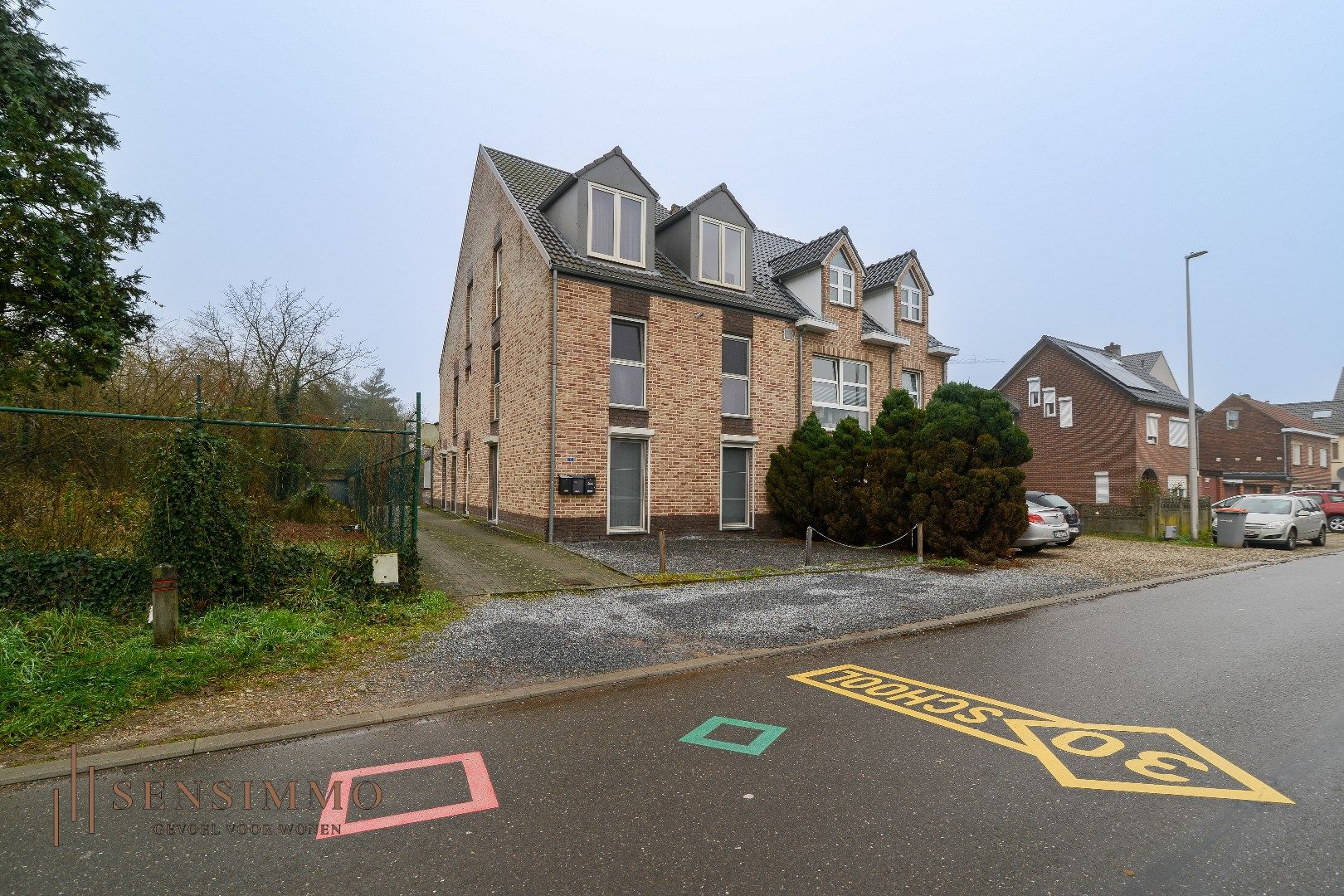 Gelijkvloers appartement met 3 slaapkamers, parking en privé tuin foto 23