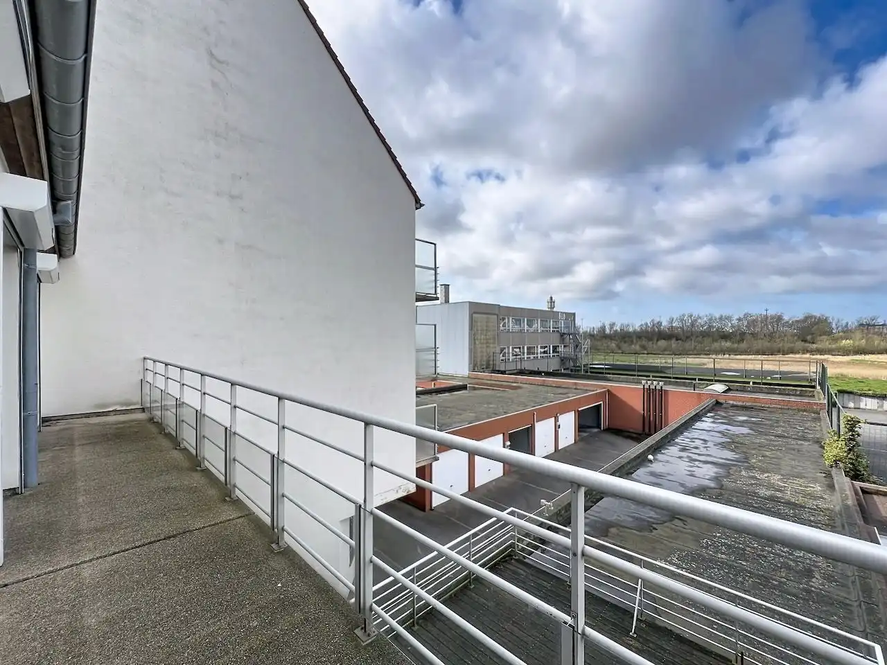 Ruim en functioneel appartement met drie slaapkamers vlakbij het Vissershuldeplein te Heist foto 28