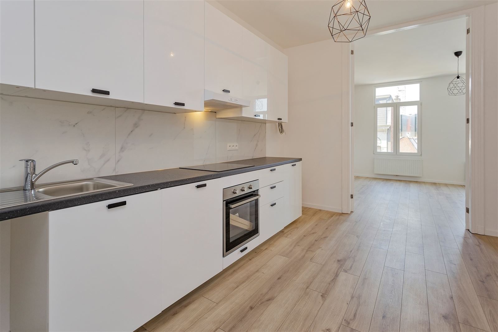 Gerenoveerd 2slpk appartement aan de poorten van de Dageraadplaats foto 2