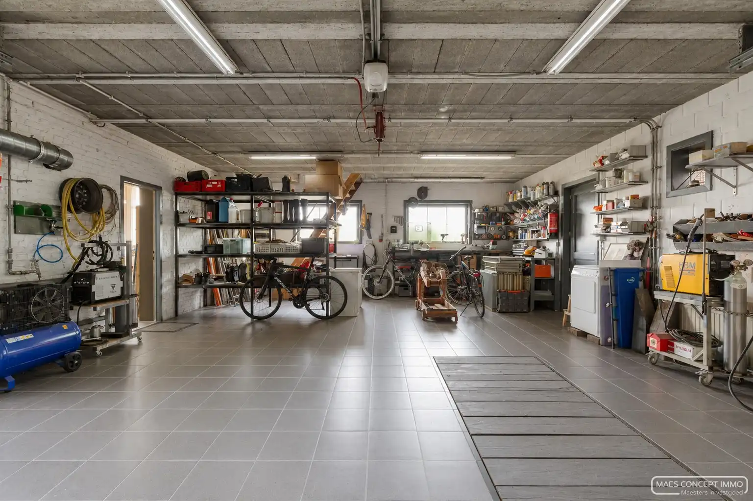 Uitzonderlijk gelegen villa met polyvalent bijgebouw op 3500 m², omringd door groen en landerijen foto 17