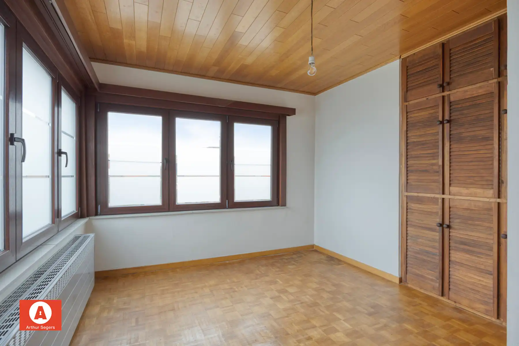 Instapklare en solide woning nabij het centrum van Opstal foto 16