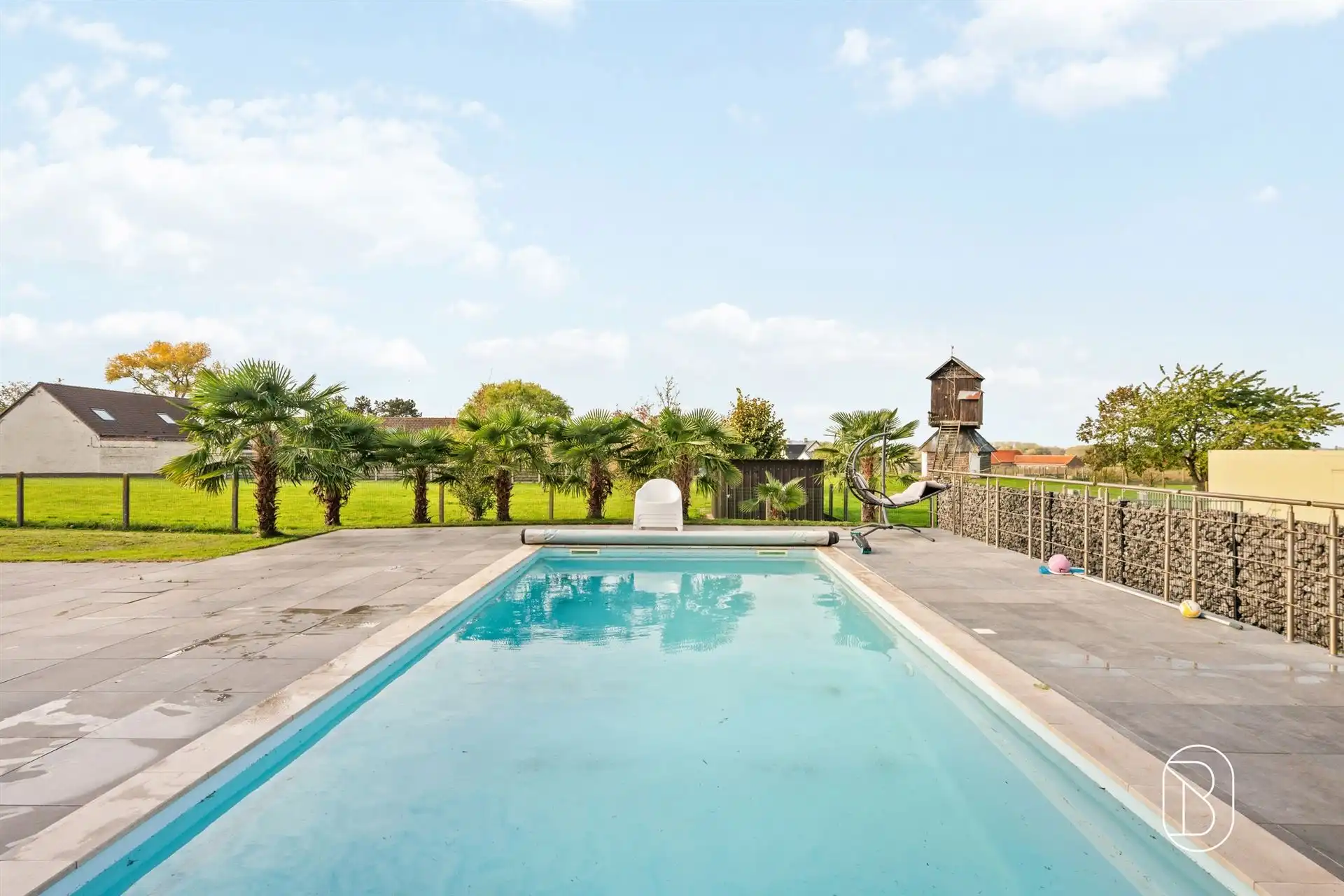 Villa met verwarmd zwembad en 2 garages!  foto 6